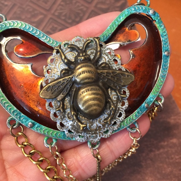 Mixed media steampunk cosplay bee necklace - Picture 4 of 11